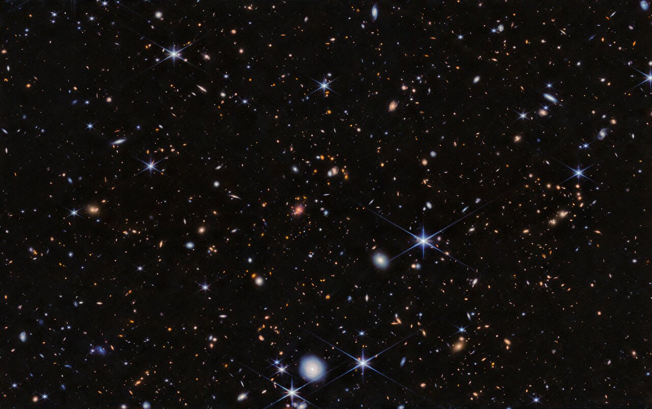 James Webb宇宙望遠鏡のNIRCamが撮影した、丸印や文字注釈のないSpiderweb原始銀河団の画像
